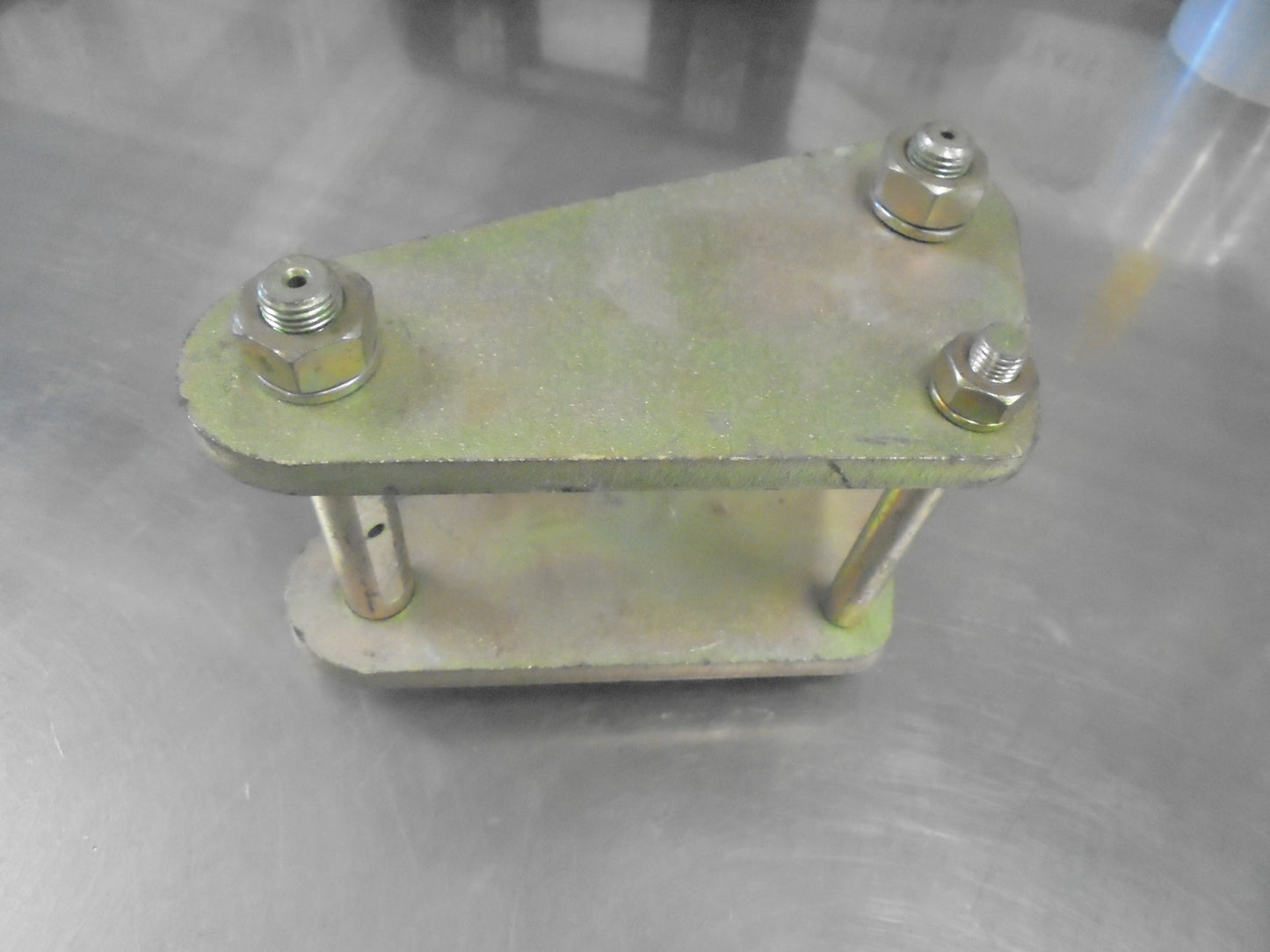 EFS Rear Greaseable Shackle Suits Toyota Landcruiser 79 Series New Part