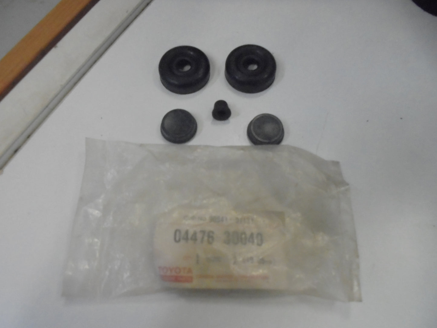 Toyota Hilux-Crown Genuine Wheel Cylinder Repair Kit NOS New Part