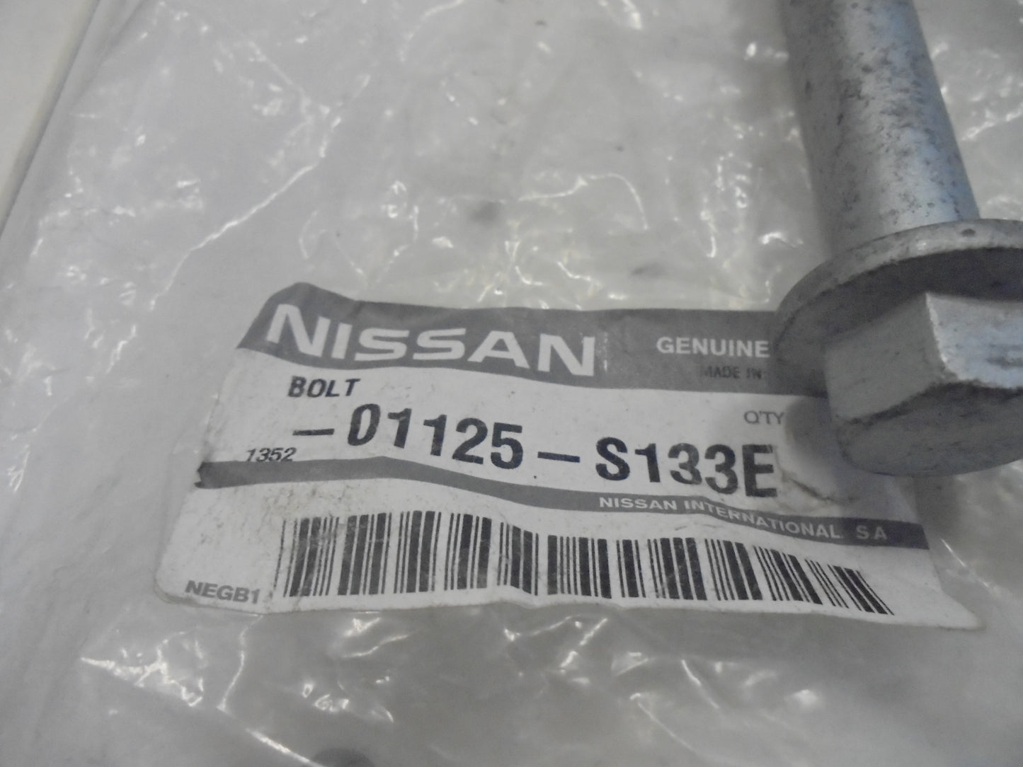 Nissan Navara D40M-R51 Pathfinder Genuine Suspension Bolt New Part