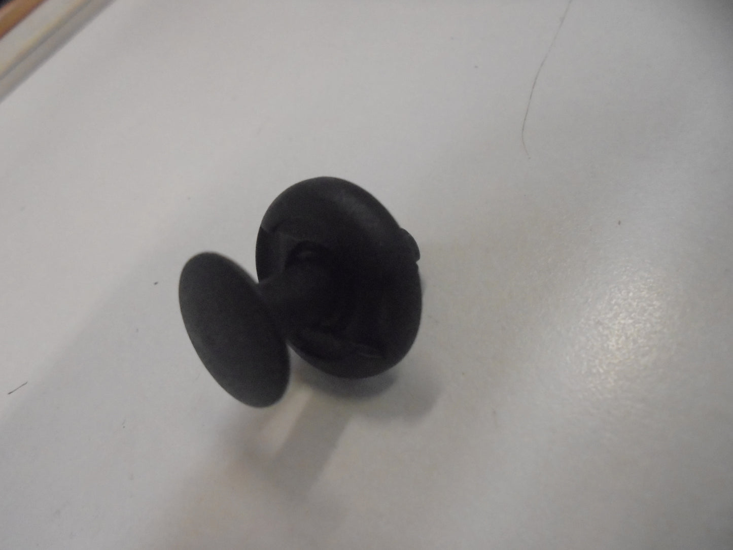 Ford Focus-Transit Genuine Bonnet Insulator Clip New Part