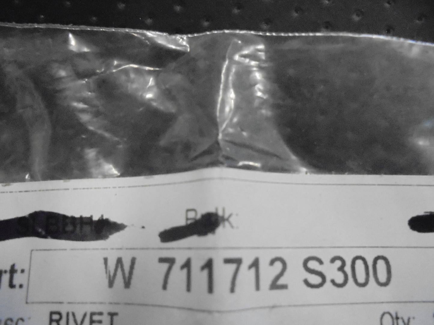 Ford Focus-Transit Genuine Bonnet Insulator Clip New Part