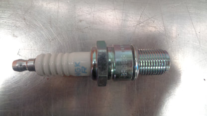 NGK Standard Spark Plug Suits Suzuki RG125/Suzuki RGV250/Yamaha TZR125R