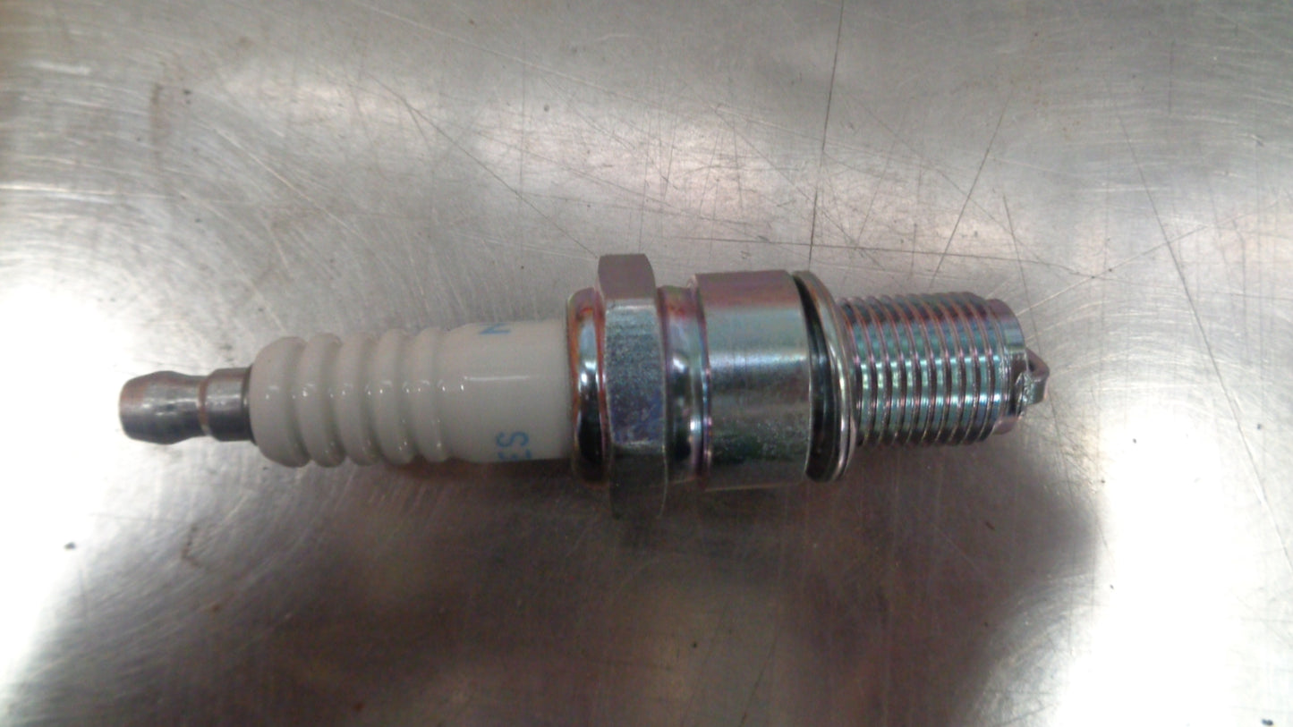 NGK Standard Spark Plug Suits Suzuki RG125/Suzuki RGV250/Yamaha TZR125R