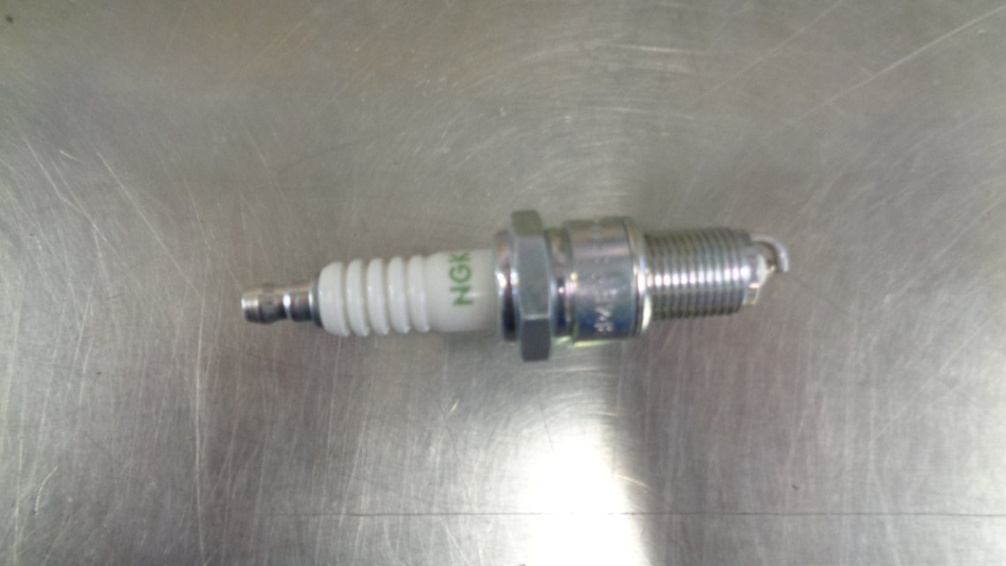 NGK Spark Plug Suits Toyota Cruiser 60 Series/70 Series/80 Series