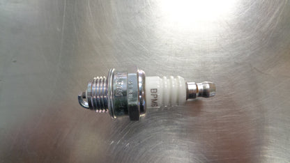 NGK Standard Electrode Spark Plug Suits Lawn And Garden Equipment/Commercial And Industrial