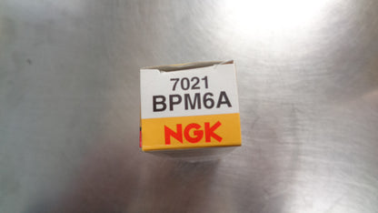 NGK Standard Electrode Spark Plug Suits Lawn And Garden Equipment/Commercial And Industrial