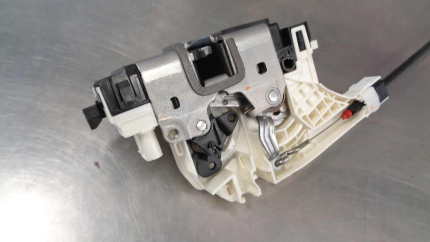 Mercedes Benz Sprinter/Volkswagen Crafter Genuine Right Hand Rear Door Lock New Part