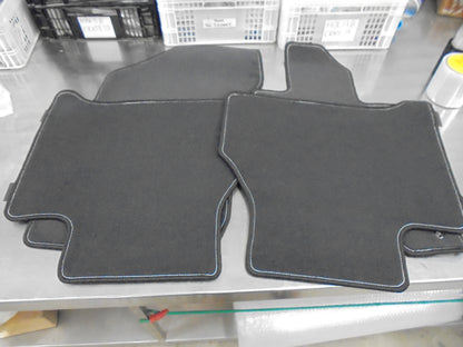 Nissan Narara D23 Dual Cab Genuine Front And Rear Carpet Mat Set Manual New Part