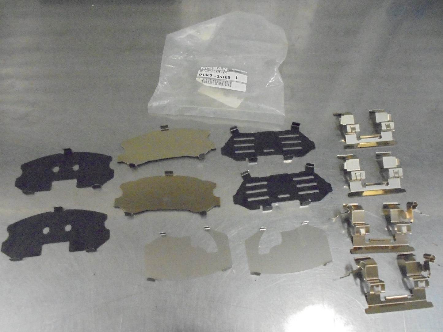 Nissan Tiida Genuine Hardware Kit Front Disc Brake Pad New Part
