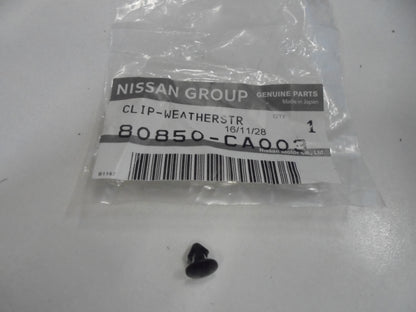 Nissan Murano-Xtrail Genuine weather Strip Clip New Part