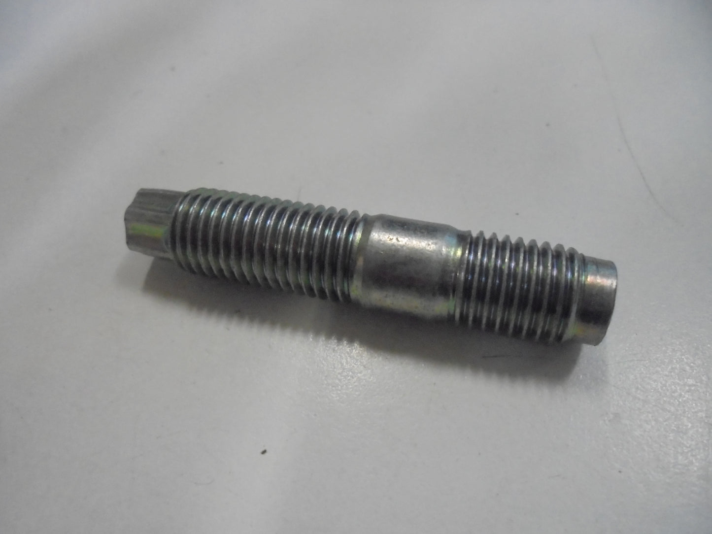 Nissan Navara D22-D40M-Pathfinder R51 Genuine Exhaust Manifold Stud New Part