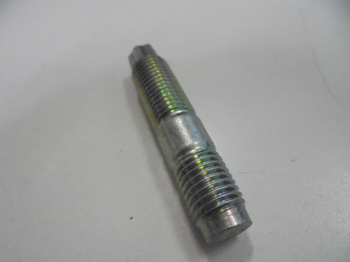 Nissan Navara D22-D40M-Pathfinder R51 Genuine Exhaust Manifold Stud New Part