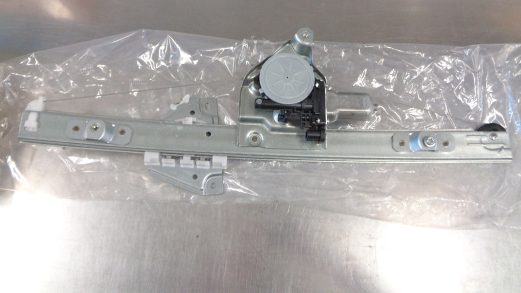 Suzuki Vitara Genuine Right Hand Window Regulator New Part Half Price