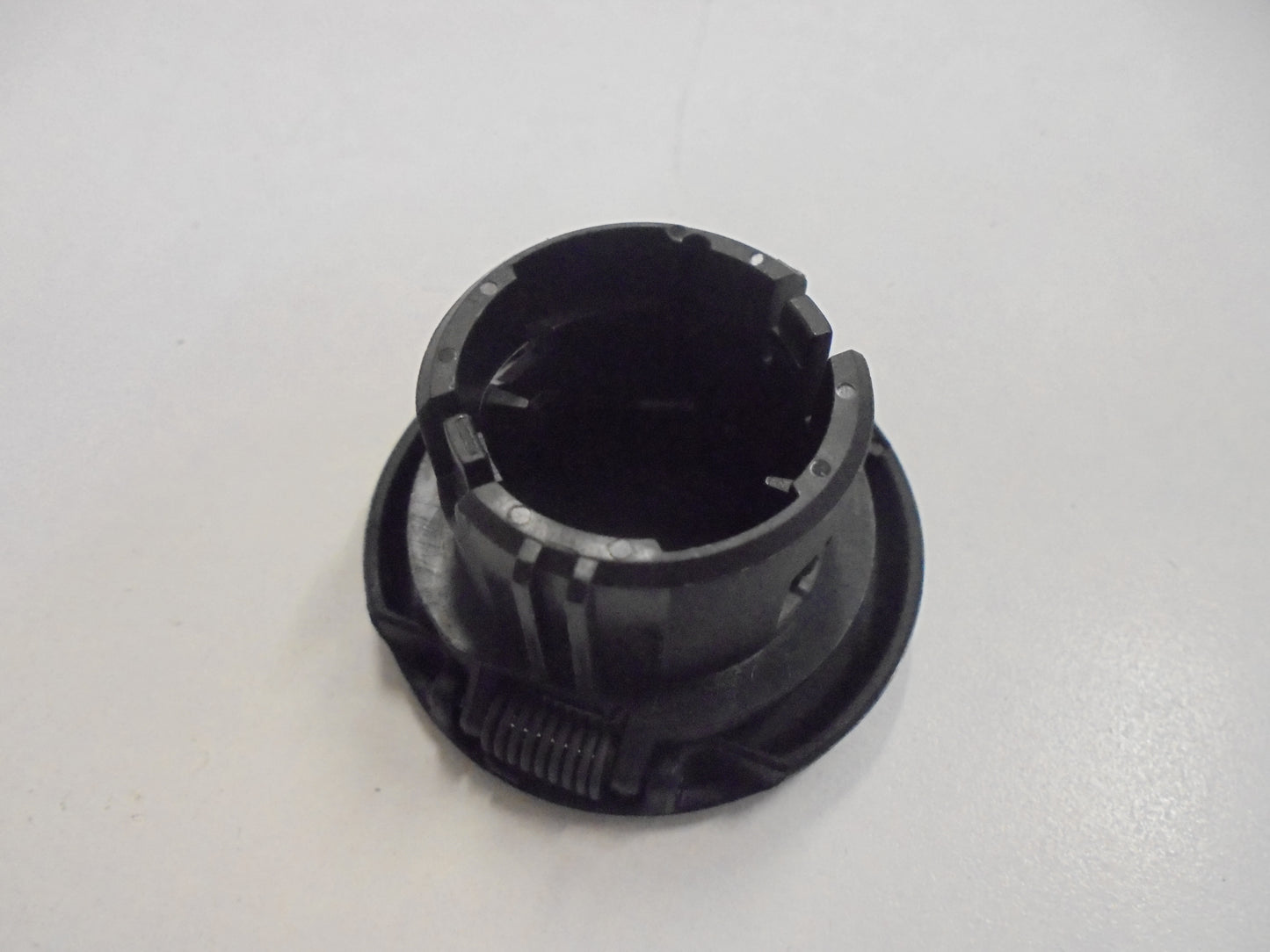Holden Captiva Genuine Accessory Power Receptacle Retainer New Part