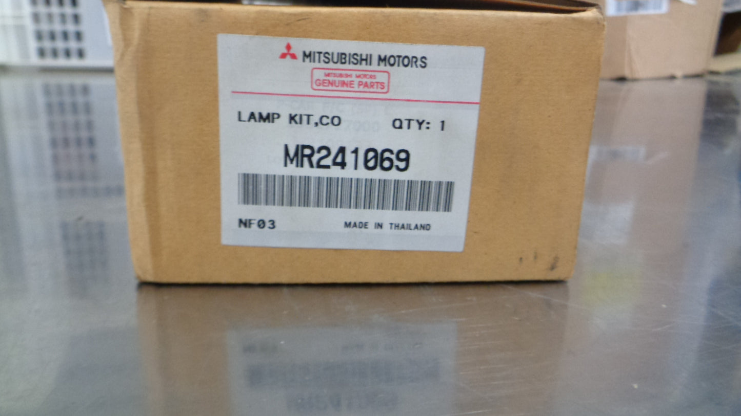 Mitsubishi Triton Genuine Front Left Indicator Combination Light New Part