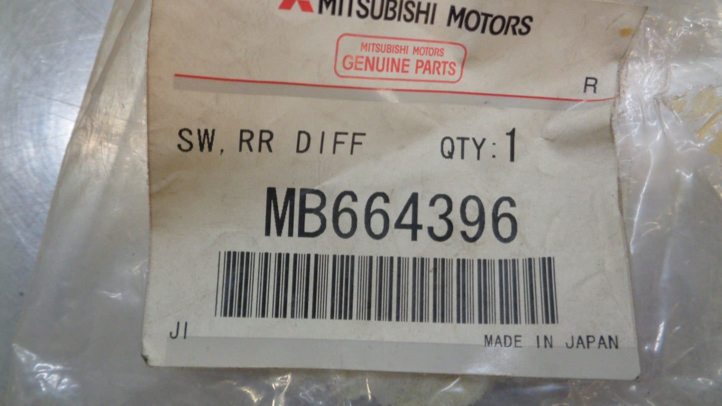 Mitsubishi Triton Genuine Rear Diff Lock position Switch New Part