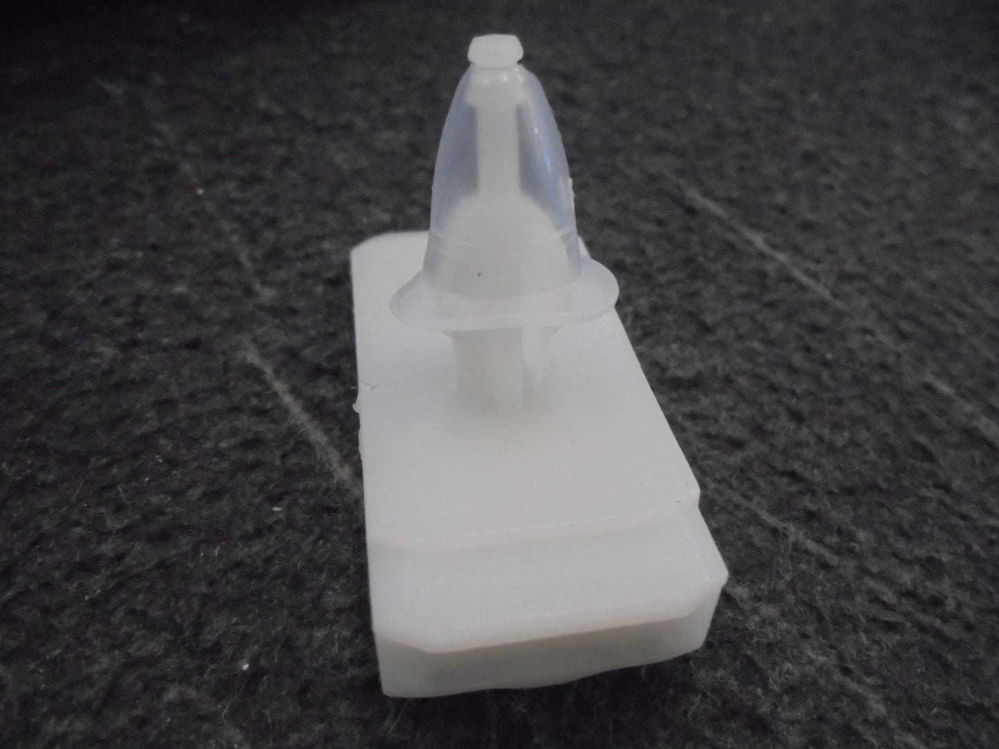 Holden Apollo-Toyota Camry Genuine Rocker Molding Clip New Part