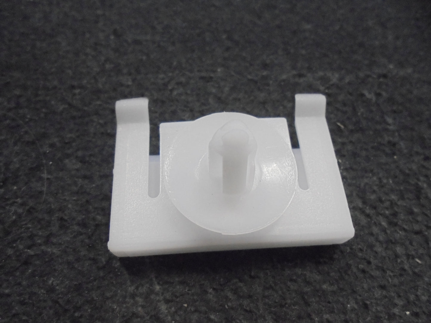 Holden VE-VF Commodore Genuine Rocker Panel Side Skirt Molding Clip New Part