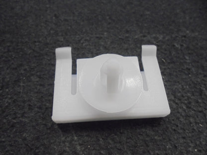 Holden VE-VF Commodore Genuine Rocker Panel Side Skirt Molding Clip New Part