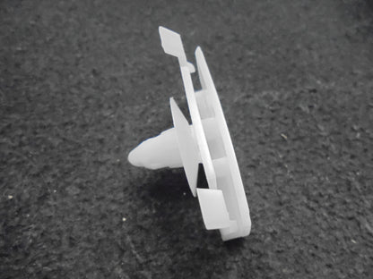 Holden VE-VF Commodore Genuine Rocker Panel Side Skirt Molding Clip New Part