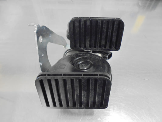 Holden Cascada Genuine Dual Horn 400 And 500 HZ New Part