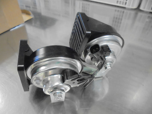 Holden Cascada Genuine Dual Horn 400 And 500 HZ New Part