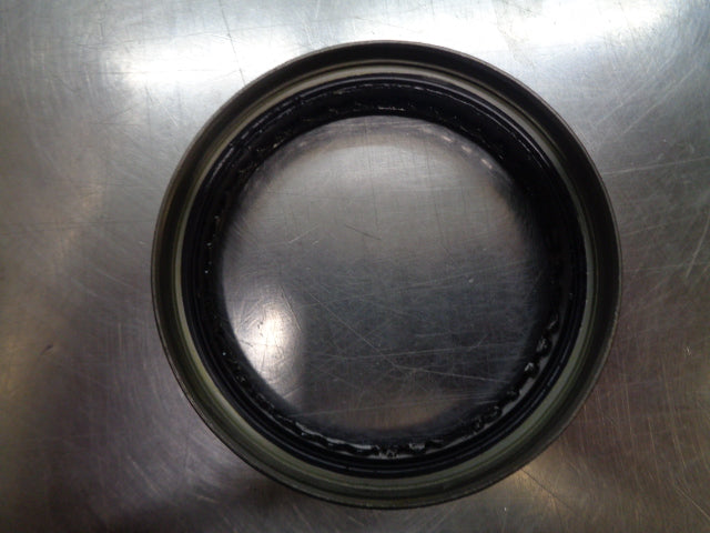 Nissan Y61 Gu Patrol Genuine Front Hub Seal New Part