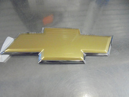 Holden VF SS SSV SV6 Commodore Genuine Front Grille Emblem New Part