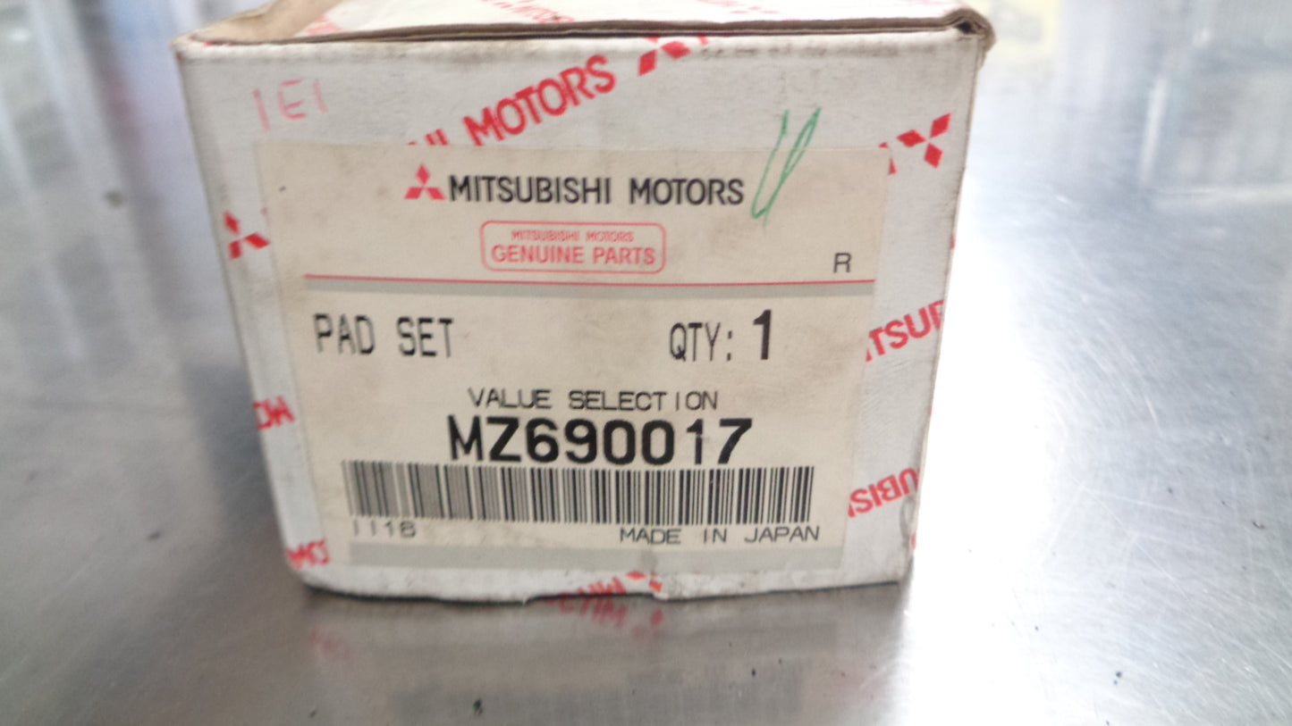 Mitsubishi TRITON PAJERO Genuine Front Brake Pads New Part