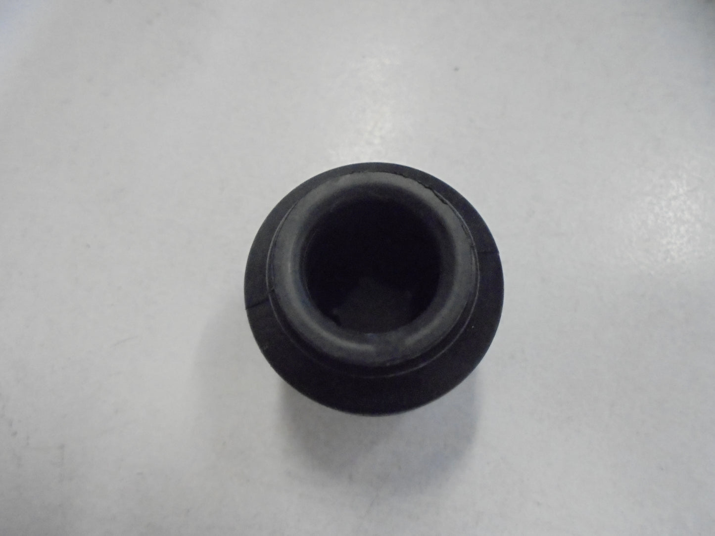 Hyundai Genuine Caliper Bushing Pin Insulator Vehicles Below New Part