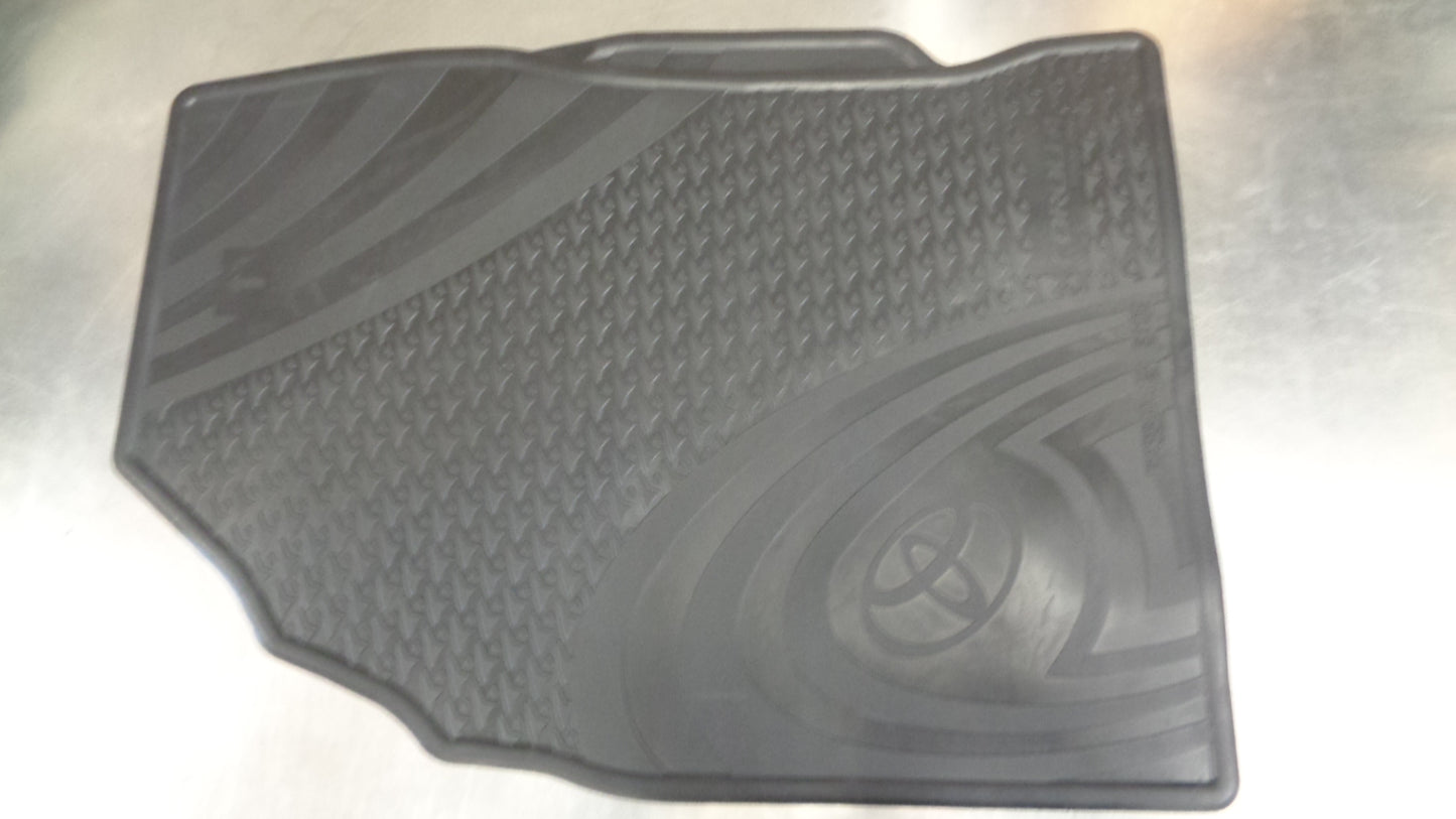 Toyota Corolla Hatch Genuine Front Rubber Floor Mats New Part