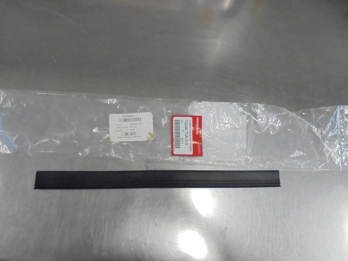Honda CR-V Genuine Rubber Windscreen Dam New Part