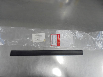 Honda CR-V Genuine Rubber Windscreen Dam New Part