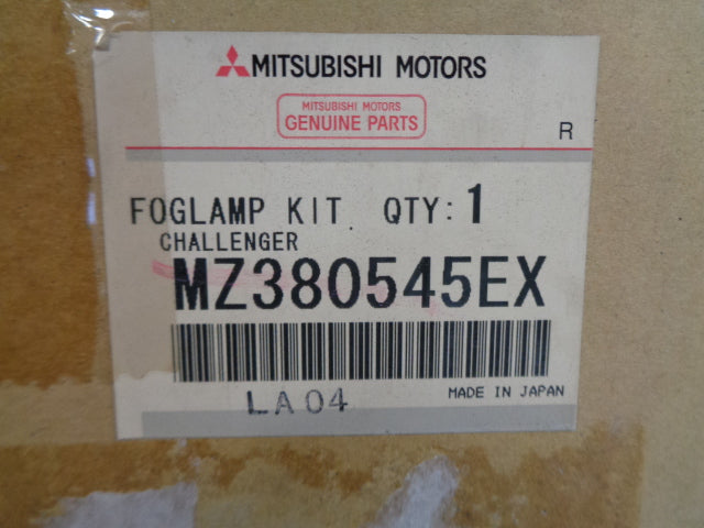 Mitsubishi Challenger Genuine Fog Lamp Kit (MISSING 1 FOG LIGHT) New part