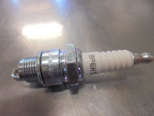 NGK Spark Plug Suits Porsche-Citroen-Flat-Mercedes Benz-Renault-Skoda-Volvo New Part