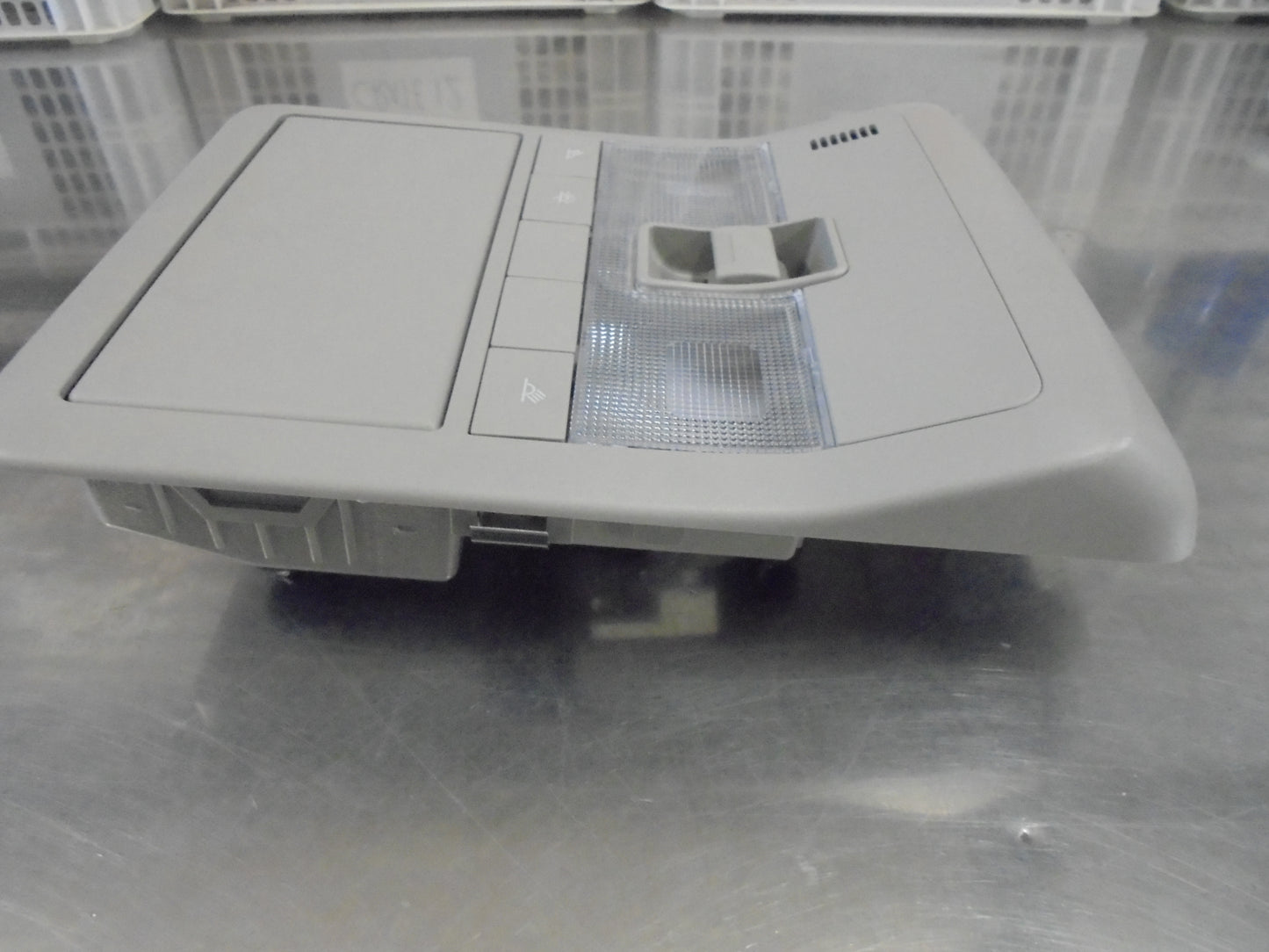 Holden CG7 Captiva Genuine Roof Console -Lights-Sun Glasses New Part