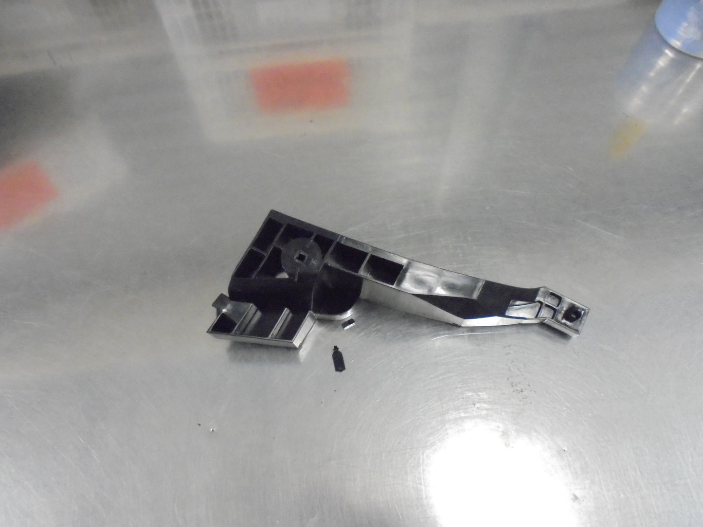 Suzuki Grand Vitara Genuine No2 Holder Left Rear Bumper New Part