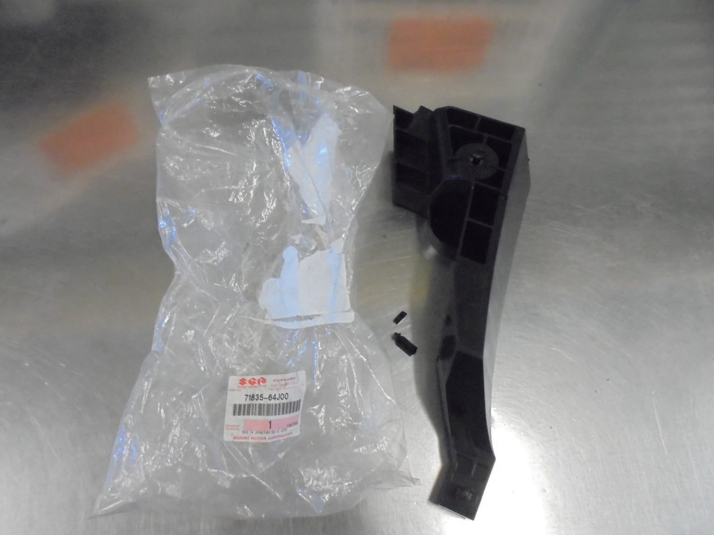 Suzuki Grand Vitara Genuine No2 Holder Left Rear Bumper New Part