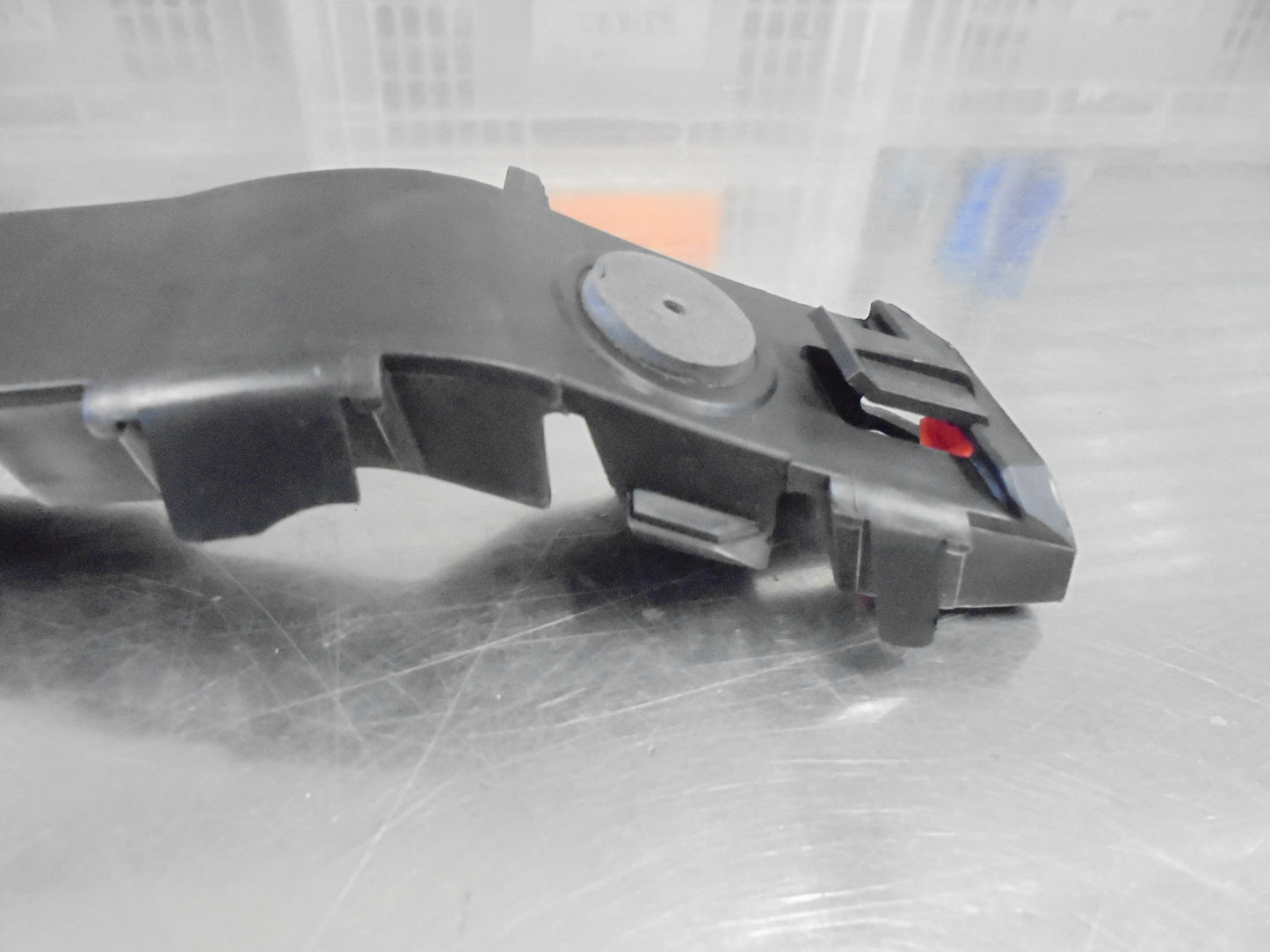 Holden Astra-H Genuine Right Hand Rear Bumper Mounting Bracket New Part