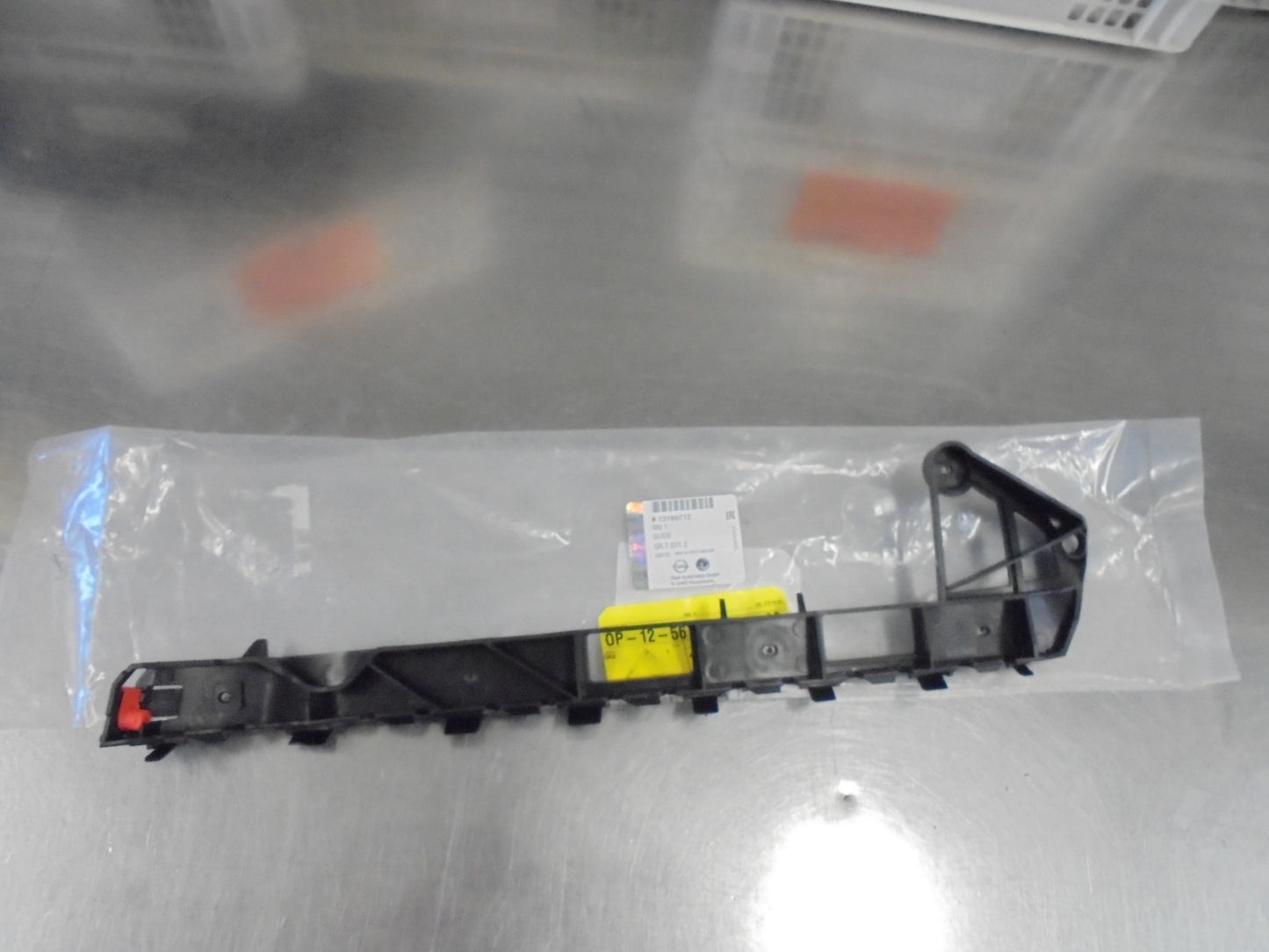 Holden Astra-H Genuine Right Hand Rear Bumper Mounting Bracket New Part