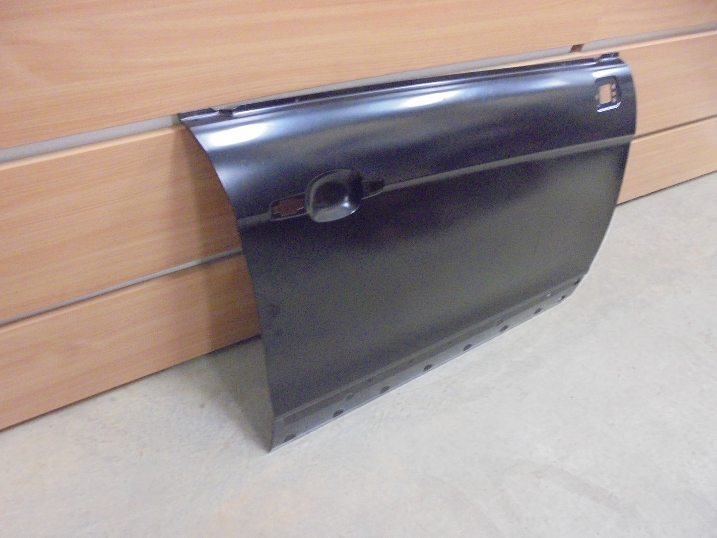 Holden Captiva 7 CG Genuine Right Hand Front Lower Outer Door Skin Panel New Part
