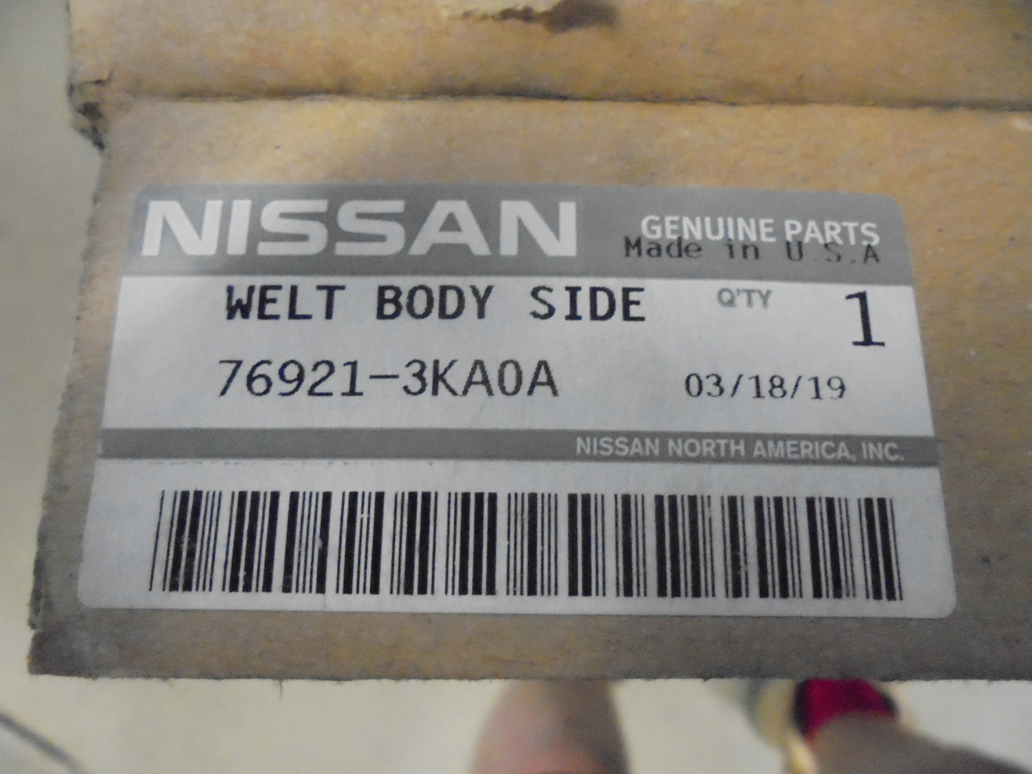 Nissan Pathfinder Genuine Right Hand Front Welt Body Side New Part
