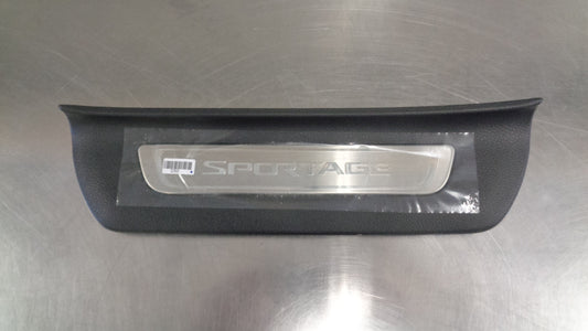 Kia Sportage Genuine Left Hand Rear Door Step Trim Assy New Part
