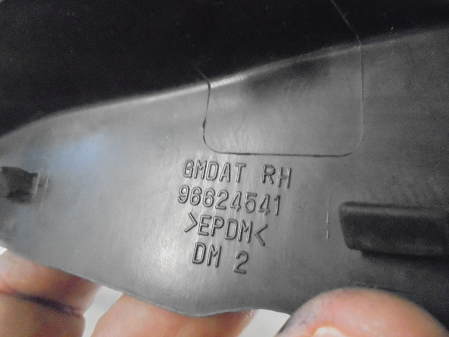 Holden Captiva Genuine Right Hand Front Cowl Grille Side Seal New Part