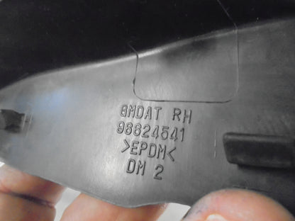 Holden Captiva Genuine Right Hand Front Cowl Grille Side Seal New Part