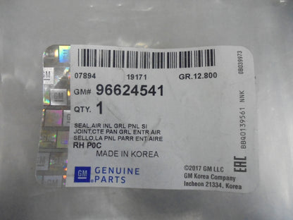 Holden Captiva Genuine Right Hand Front Cowl Grille Side Seal New Part