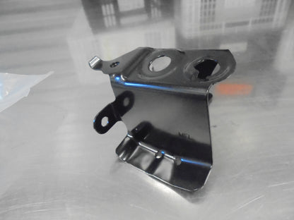 Honda CR-V Genuine Left Hand Front Inner Guard Bracket New Part