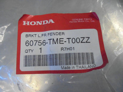 Honda CR-V Genuine Left Hand Front Inner Guard Bracket New Part