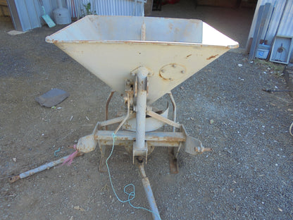 Massey Ferguson (Australian Made) Model No 522 Super Spreader VGC