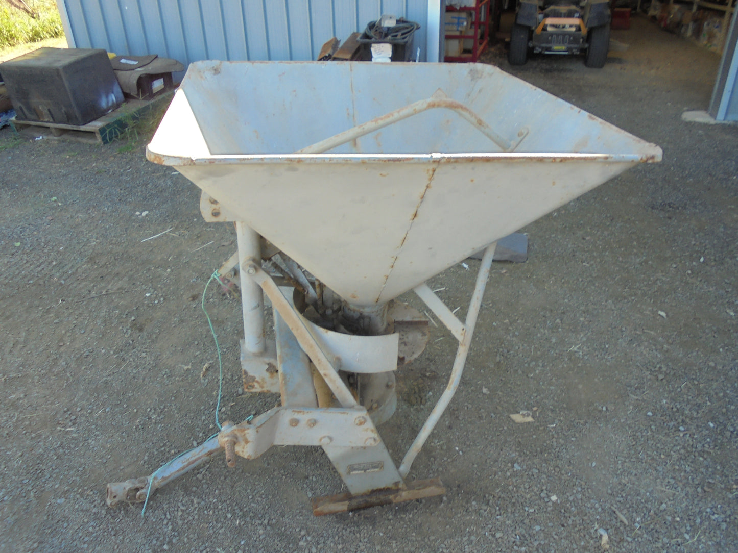 Massey Ferguson (Australian Made) Model No 522 Super Spreader VGC